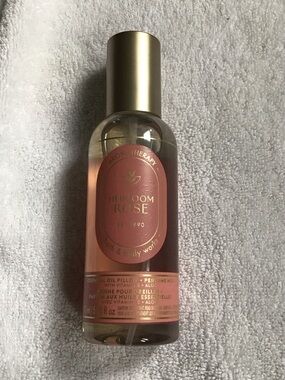 Bath & Body Works  Aromatherapy Heirloom Rose mist
